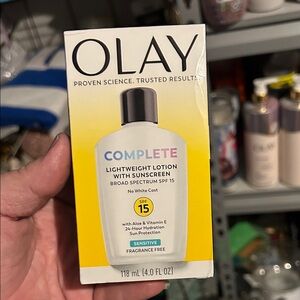 OLAY Complete Lightweight Lotion with Sunscreen SPF 15